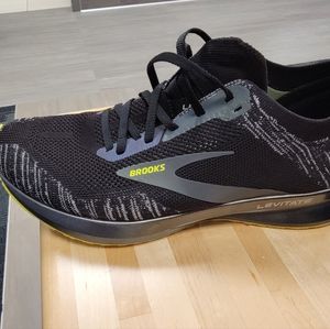 Brooks levitate 4 stealth 11 - Women's
